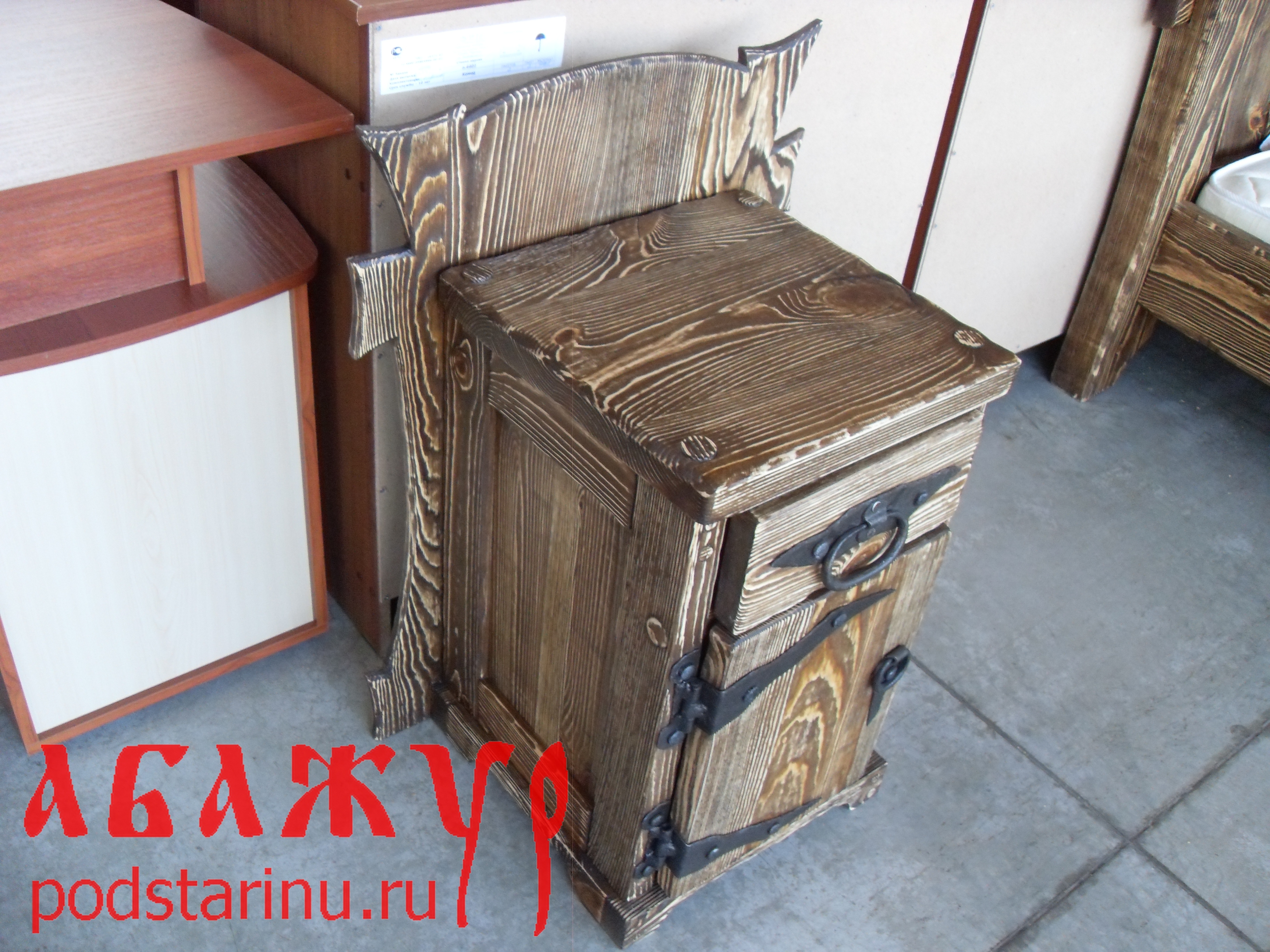 Красивая тумбочка своими руками под старину Красивая тумбочка своими руками под старину