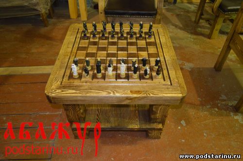 Шахматный стол под старину с резными фигурами из фильма "Властелин Колец" из состаренного дерева (массив сосны), мебель под старину.Состаренная мебель, мебель из дерева, мебель из массива.